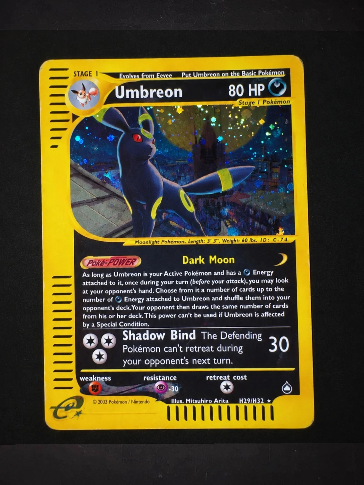 Dopo il restauro — Umbreon holo, Aquapolis (2003): pulizia della superficie olografica e dei bordi consumati.