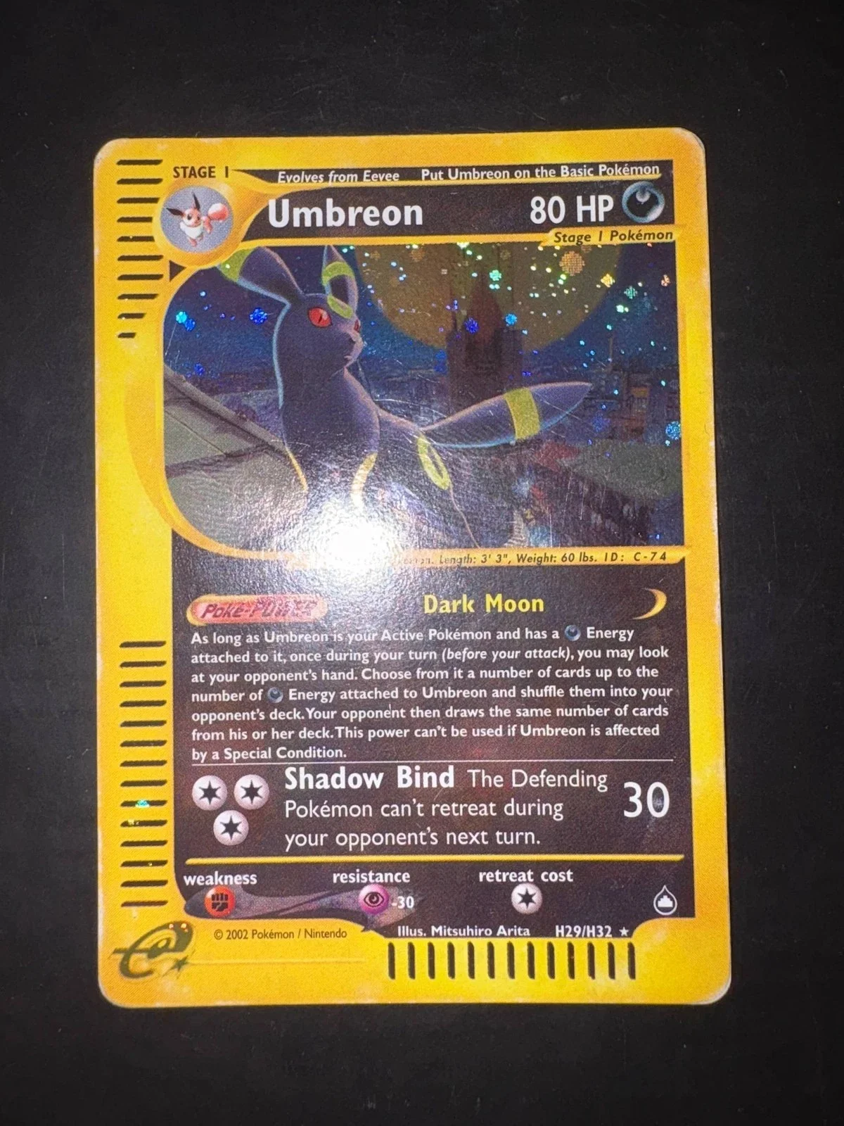 Prima del restauro — Umbreon holo, Aquapolis (2003): pulizia della superficie olografica e dei bordi consumati.